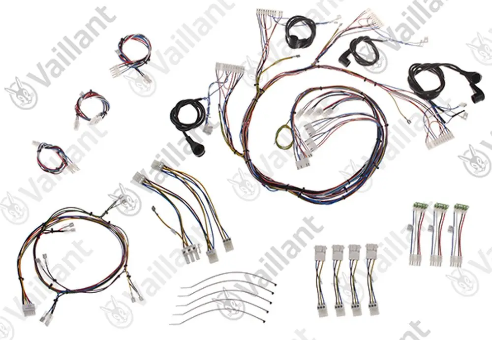 Vaillant Kabel mit mehreren Leitungen und Steckern, die für elektrische Verbindungen in Heizsystemen verwendet werden. Verschiedene Kabelstrukturen und Anschlüsse zu sehen.
